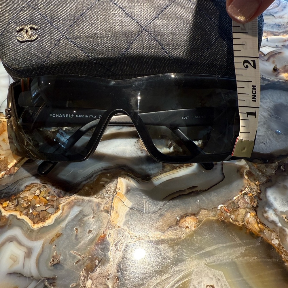 CHANEL Black Sunglasses with Quilted Case - Picture 5 of 14